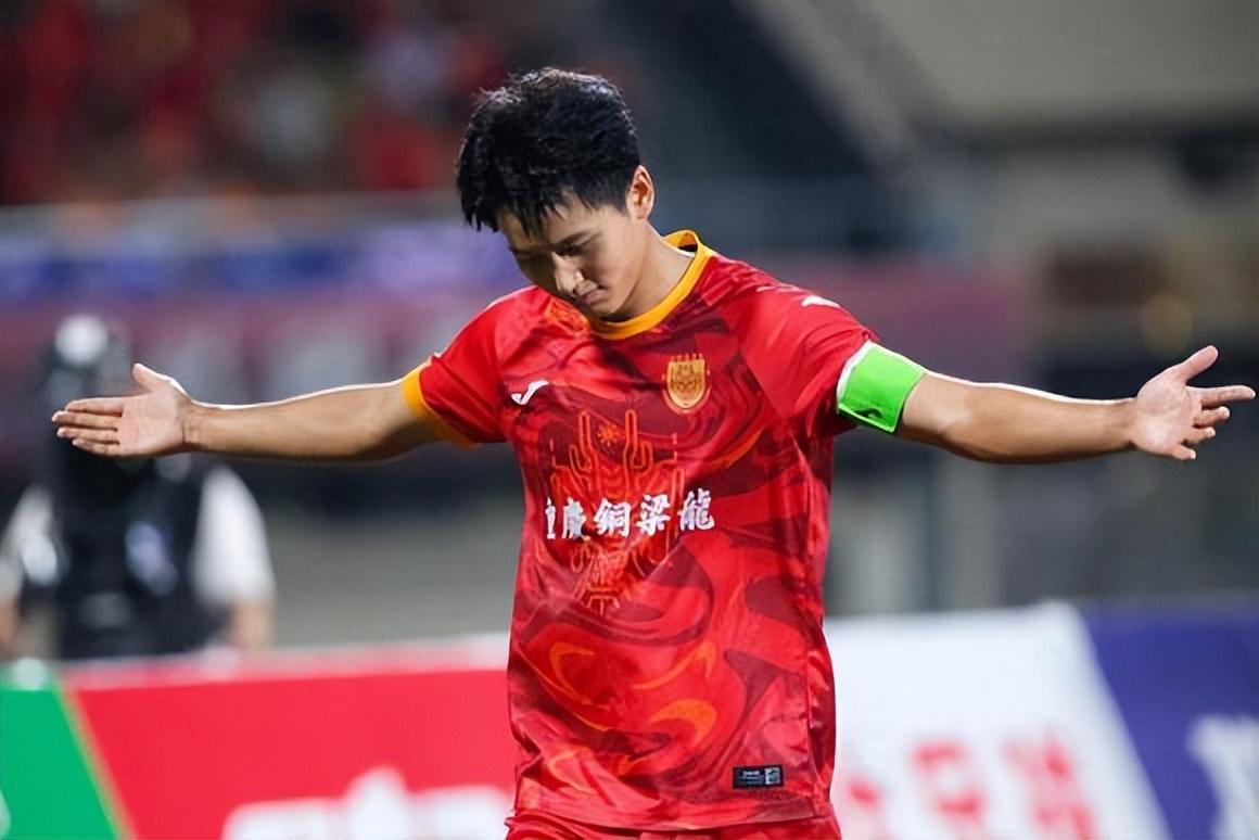 开云体育-向余望和李镇全亮相新去处！已抽出“渝超”8强对阵，引发热议